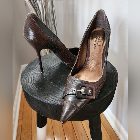 Shoes - Picture 3 of 4